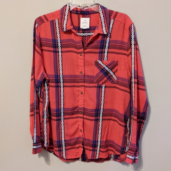 American Eagle Outfitters Shirt & Shorts - Picture 3 of 9